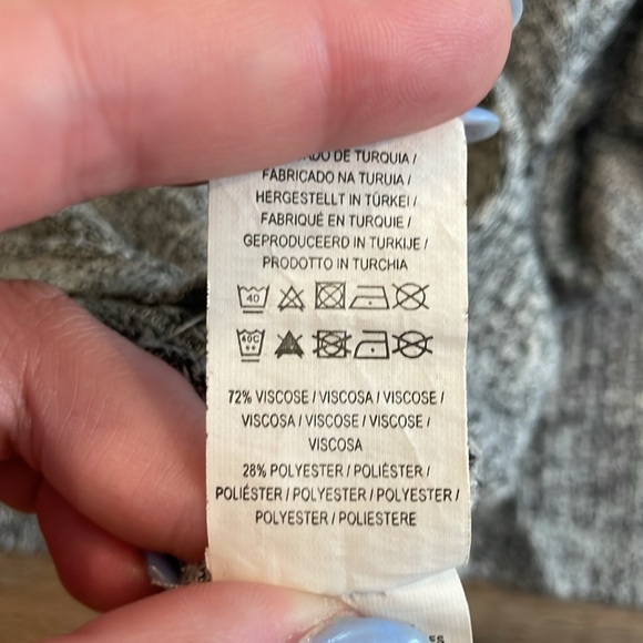 Atmosphere Grey & Black Ribbed Woven V-Neck High-Low Sweater with Cuffed Sleeves - Picture 7 of 7